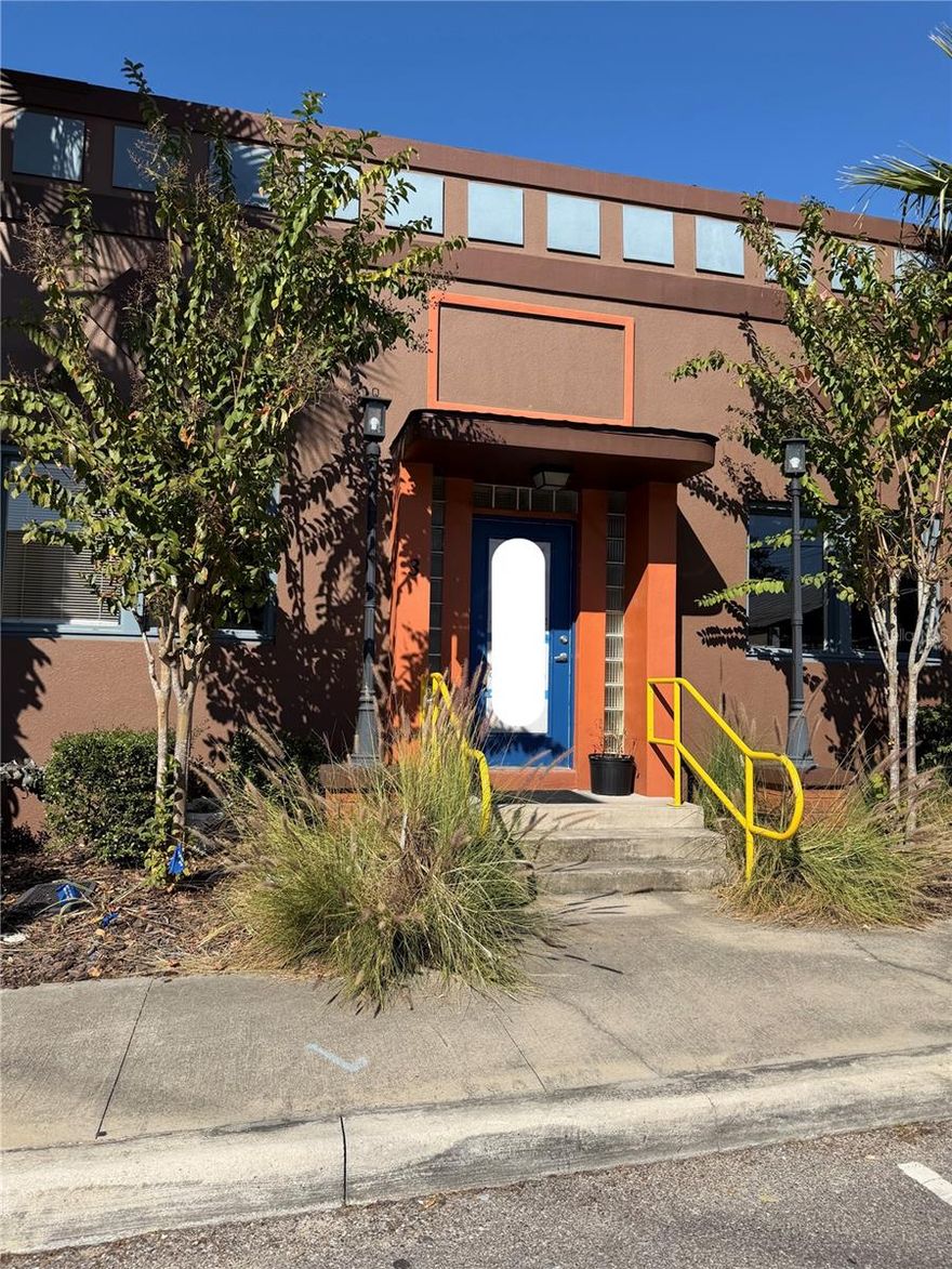 The location you have been looking for is now available - This large, 1,433 sq ft space is now available for your business. This space is located in the heart of downtown Eustis right off Grove St with 12,500 cars per day. Has both public and private parking access. Great use for a Yoga Studio, Retail Store front, or Office Space! Schedule your showing today, this space will not last!