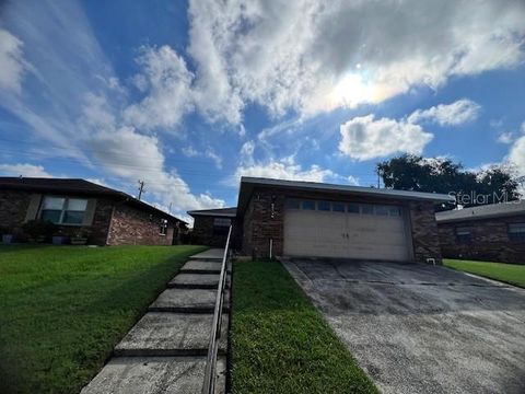 A home in LAKELAND