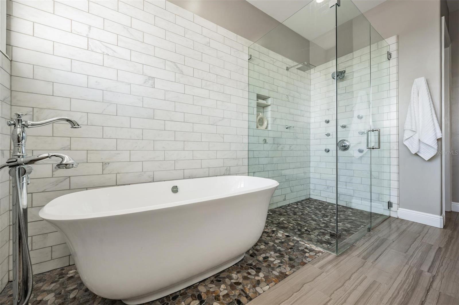 DAVIS ISLANDS PB10 PG52 TO 57 - Residential Lease