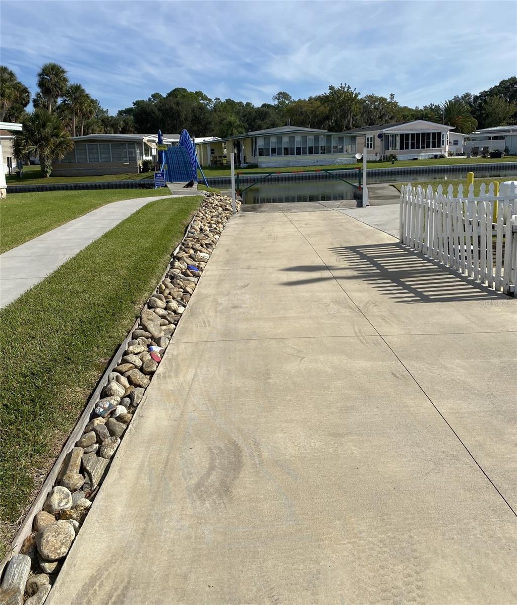 EUSTIS COUNTRY CLUB MANOR MHP - Land