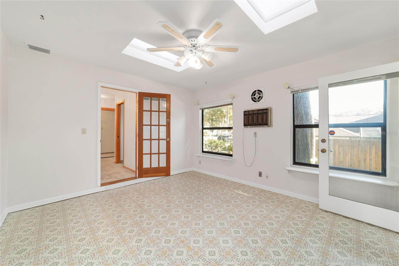 WOODFIELDS - Residential