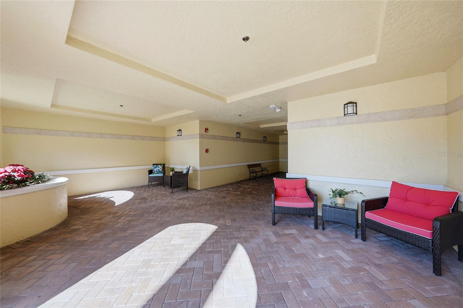 255 W END DRIVE 1302