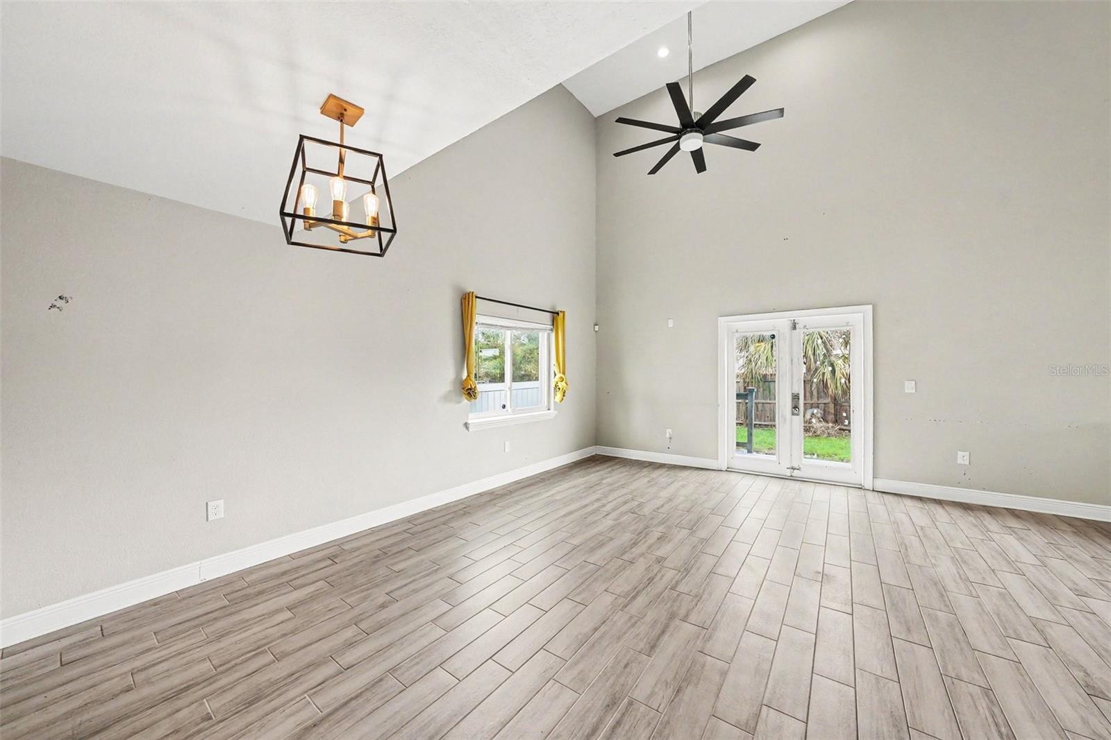 2619 W ST CONRAD