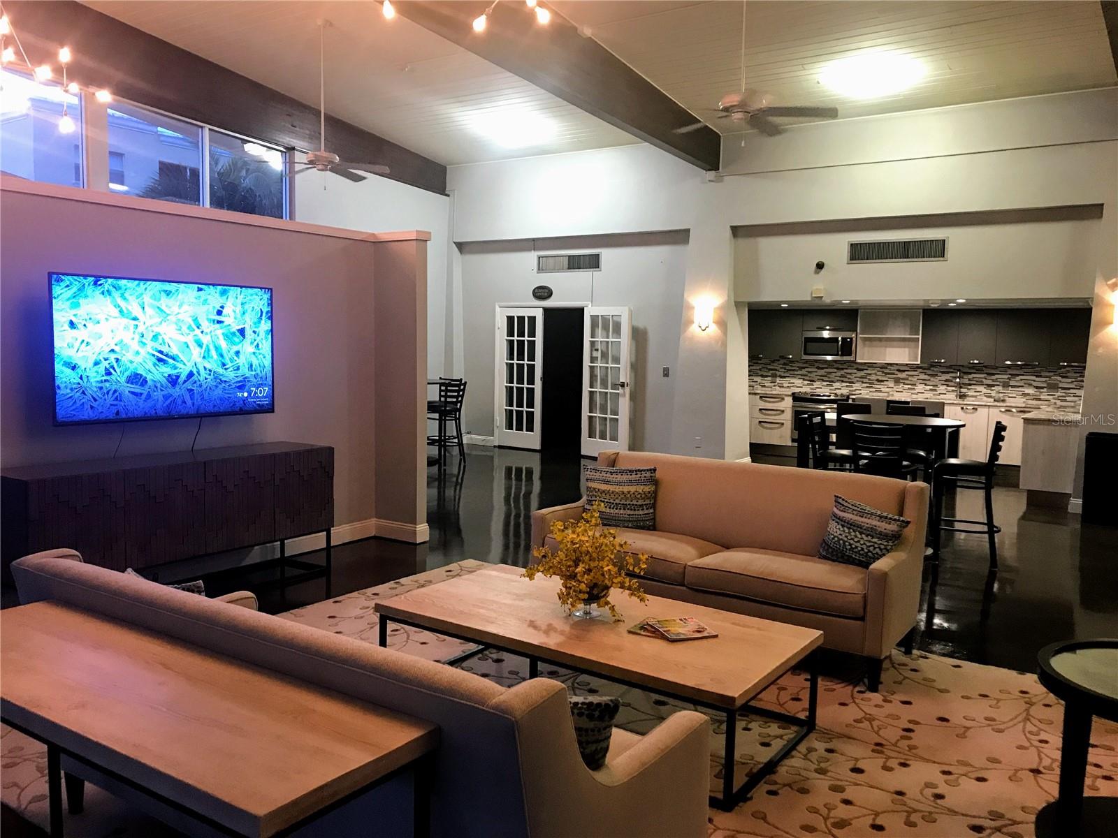 SARASOTA PALMS - Residential