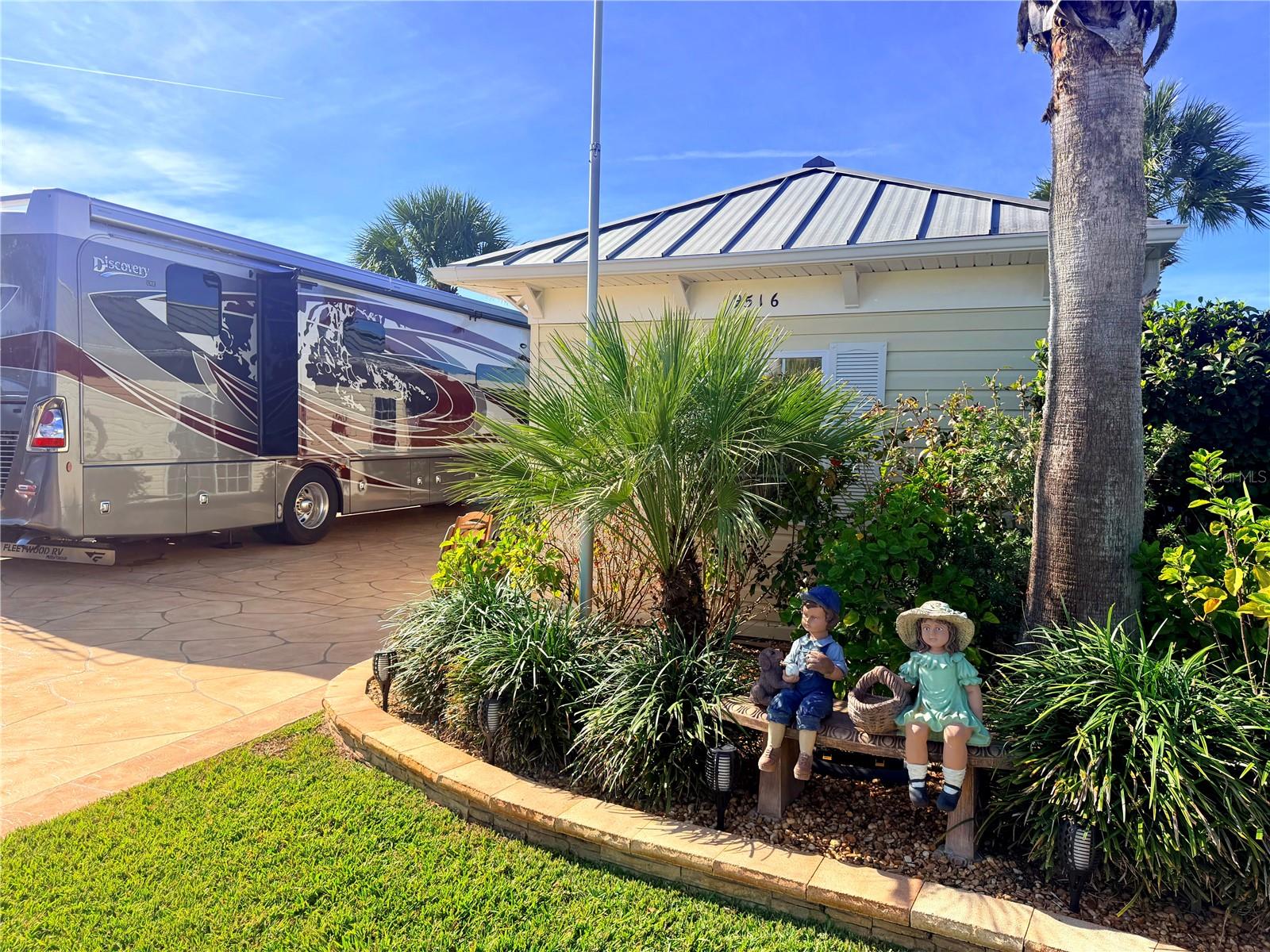 FLORIDA GRANDE MOTOR COACH RESIDENCE - Land