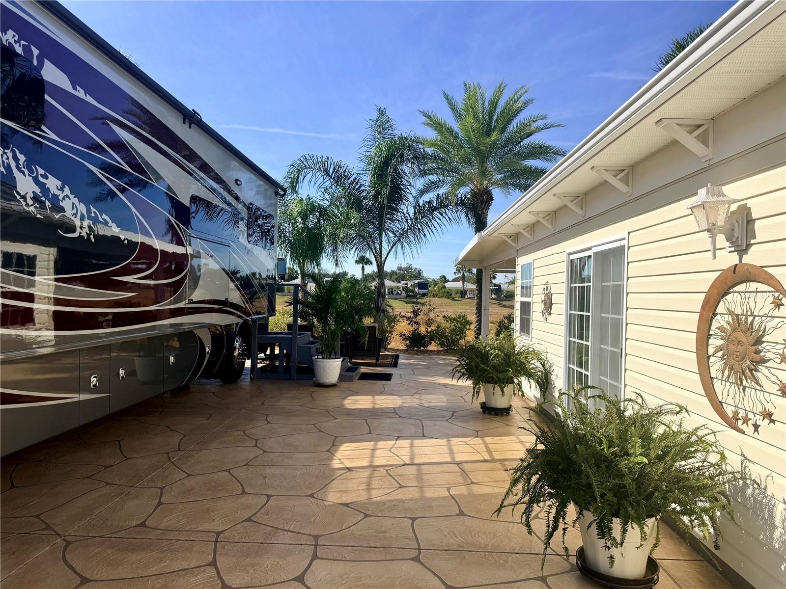 FLORIDA GRANDE MOTOR COACH RESIDENCE - Land