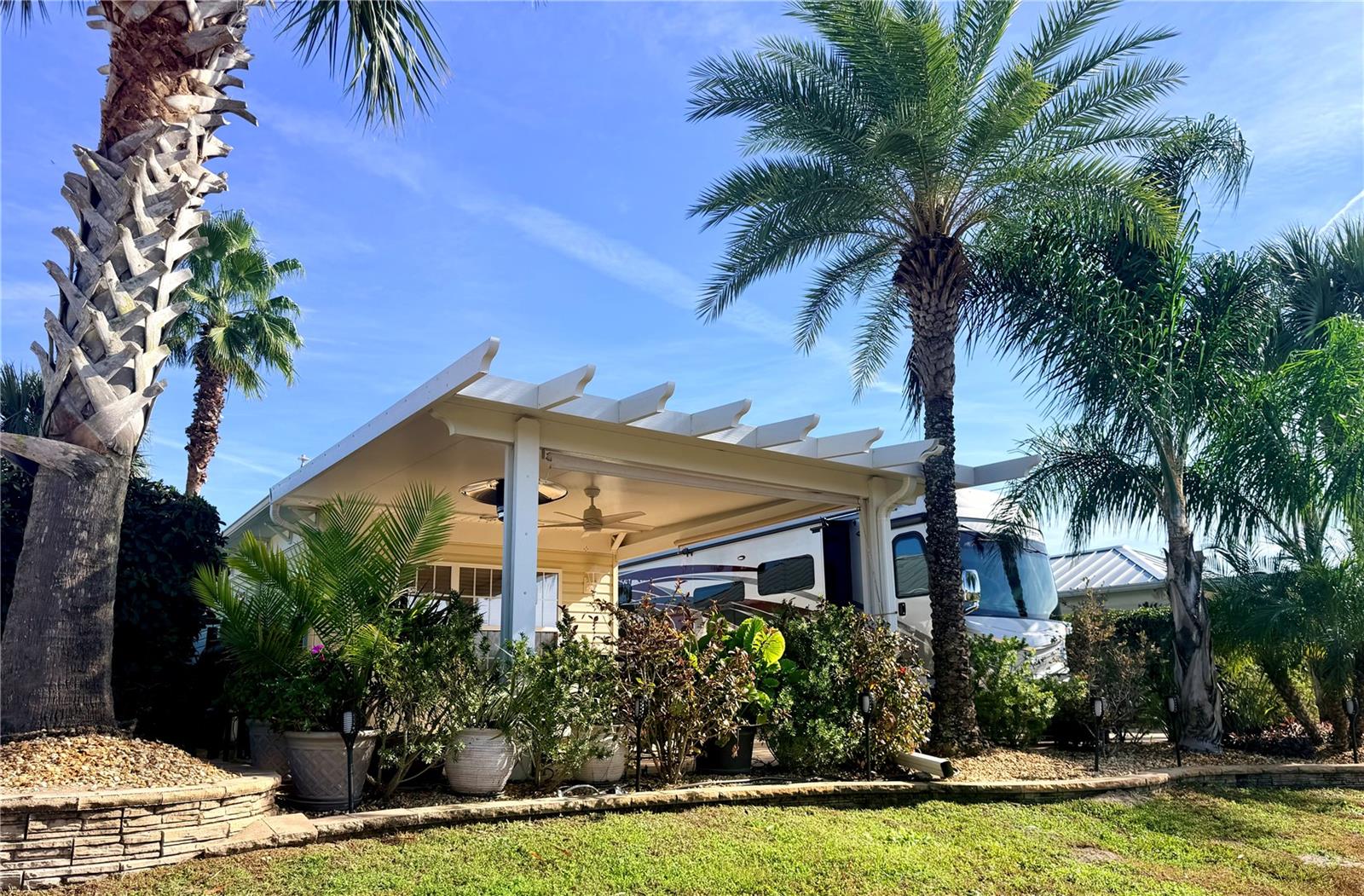 FLORIDA GRANDE MOTOR COACH RESIDENCE - Land