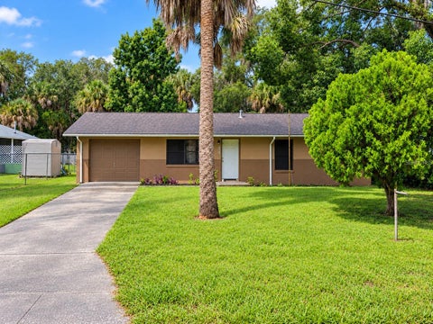 Photo of 1311 N Clayton Street, Mount Dora, FL 32757 (MLS # O6452123)