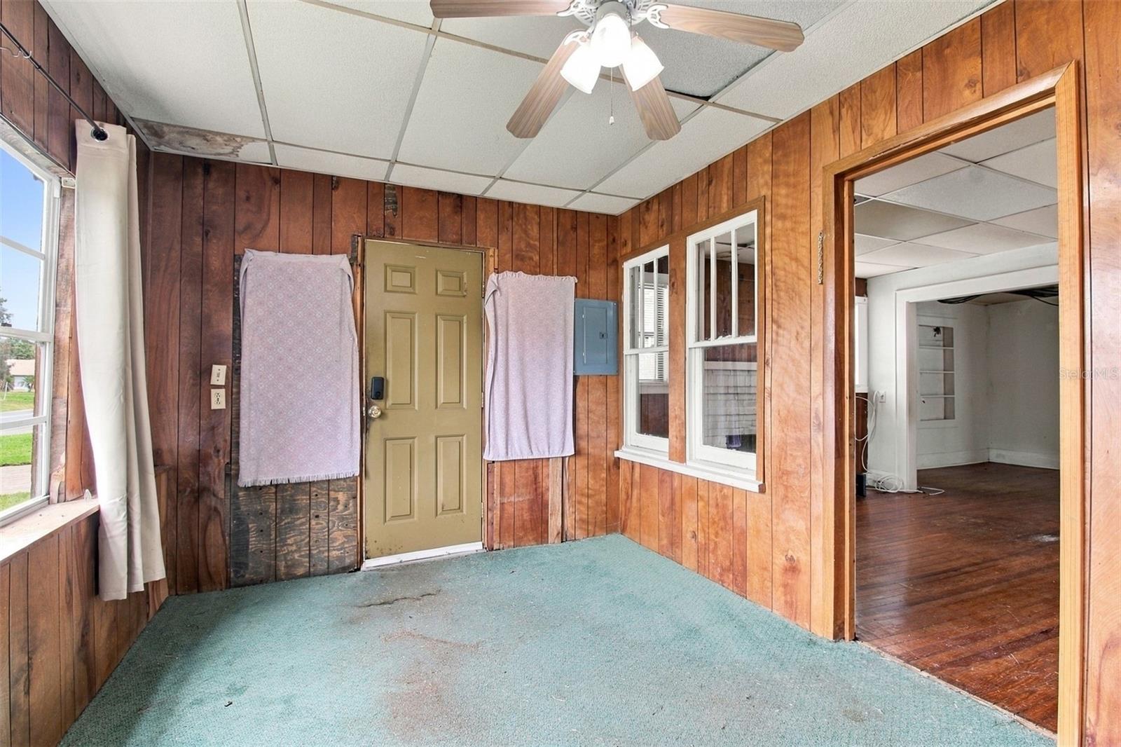 444 AVENUE I SE