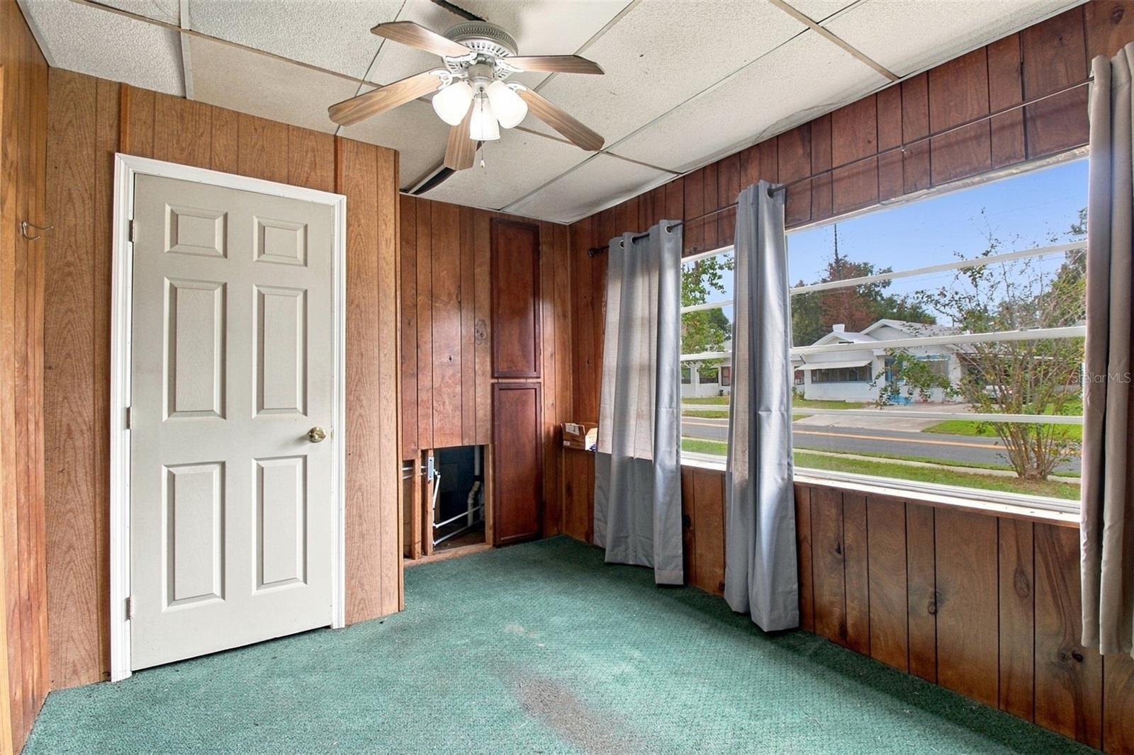 444 AVENUE I SE