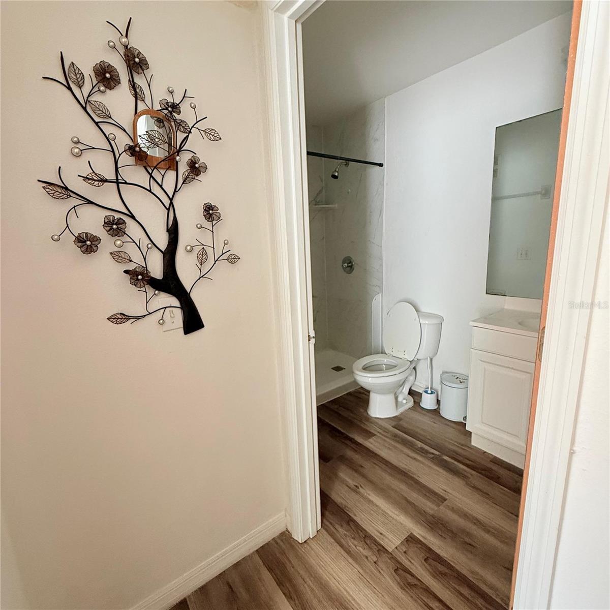 ISLAND CLUB WEST PH 02 - Residential Lease