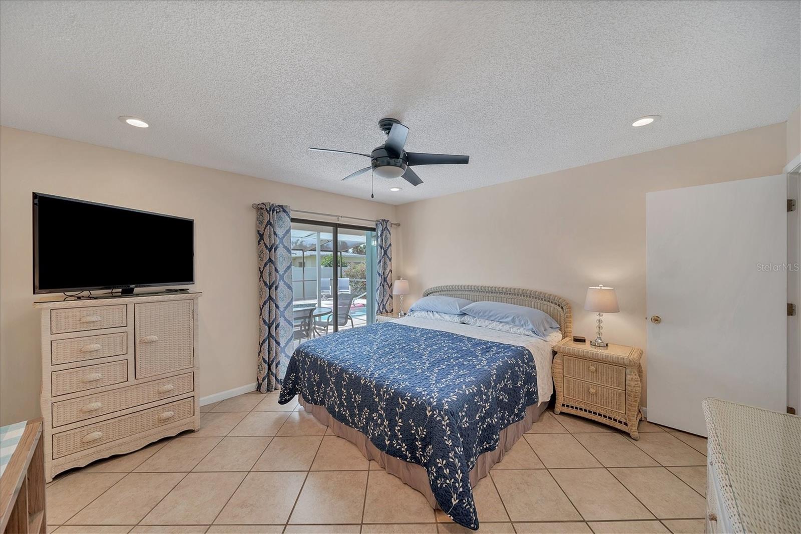 SOUTH VENICE - Residential