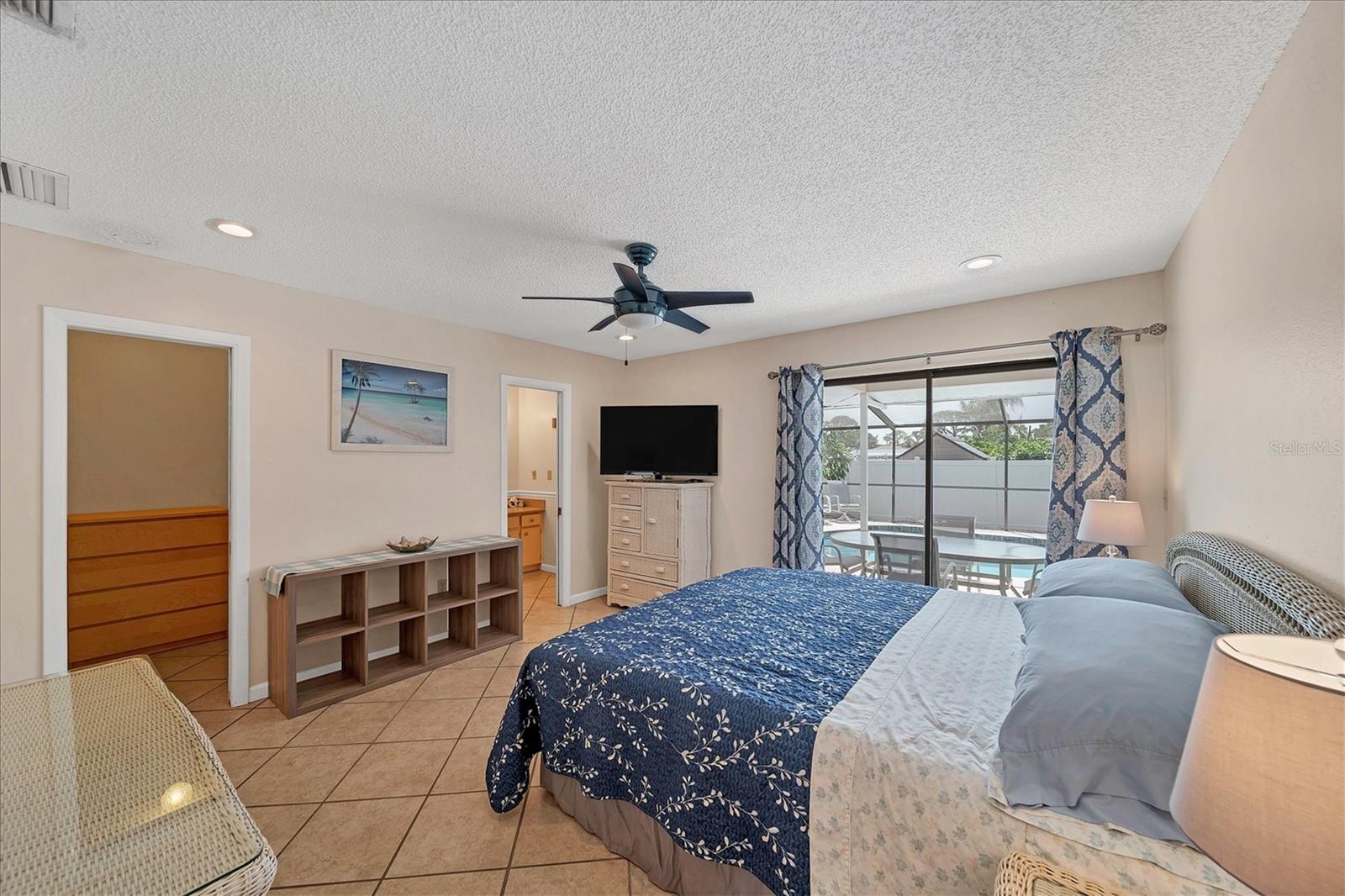 SOUTH VENICE - Residential