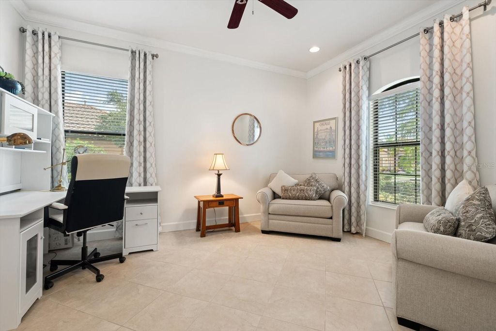 Photo of 12721 Fontana Loop, Bradenton, FL 34211 (MLS # A4668026)
