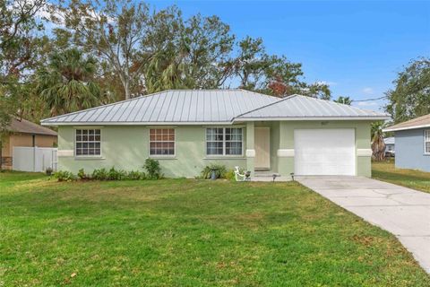 A home in ELLENTON