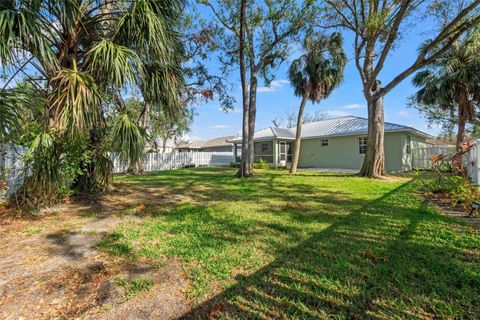 A home in ELLENTON