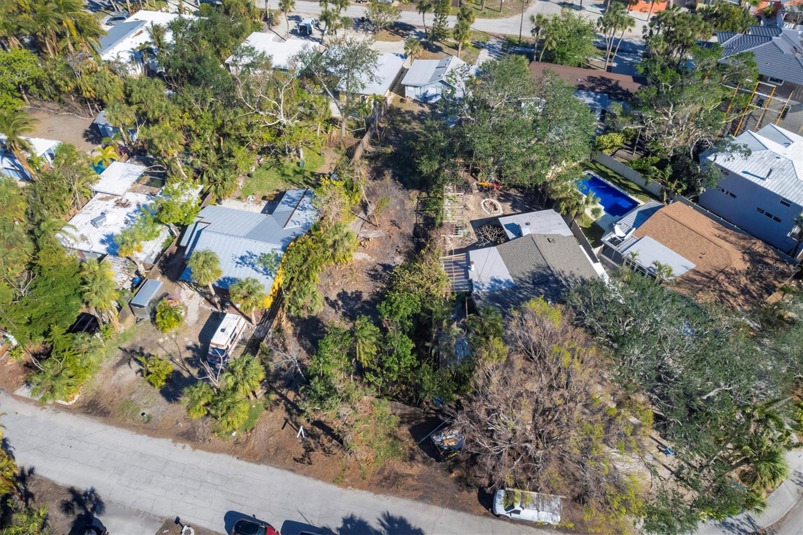 Prime Buildable Lot Near Siesta Key Village! ??
Seize this rare opportunity to own a ready-to-build lot just steps from Siesta Key Village in one of the island’s most sought-after locations!
Why You'll Love This Property:
~Cleared & Ready to Build – No demolition needed—just bring your vision to life!
~Flexible Use – Ideal for a luxury residence, vacation retreat, or high-income rental.
~Prime Location – Walk to Siesta Key Village for dining, shopping, and entertainment.
~Beach Life Awaits – Minutes from Siesta Key Beach, known for its powder-soft quartz sand & breathtaking sunsets.
Whether you're dreaming of an elegant coastal oasis or a savvy investment property, this blank canvas is waiting for you. Don’t miss out—make your Siesta Key dream a reality today!