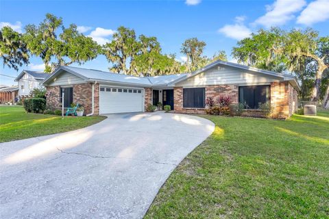Photo of 1004 Monterey Drive, Leesburg, FL 34748 (MLS # G5104784)