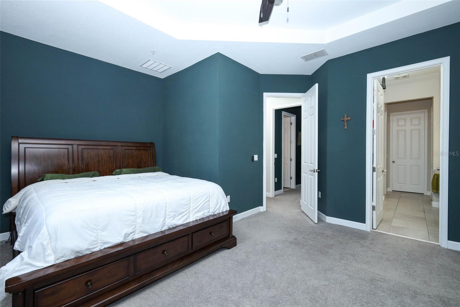 GRANDE OAKS AT HEATHROW - Residential