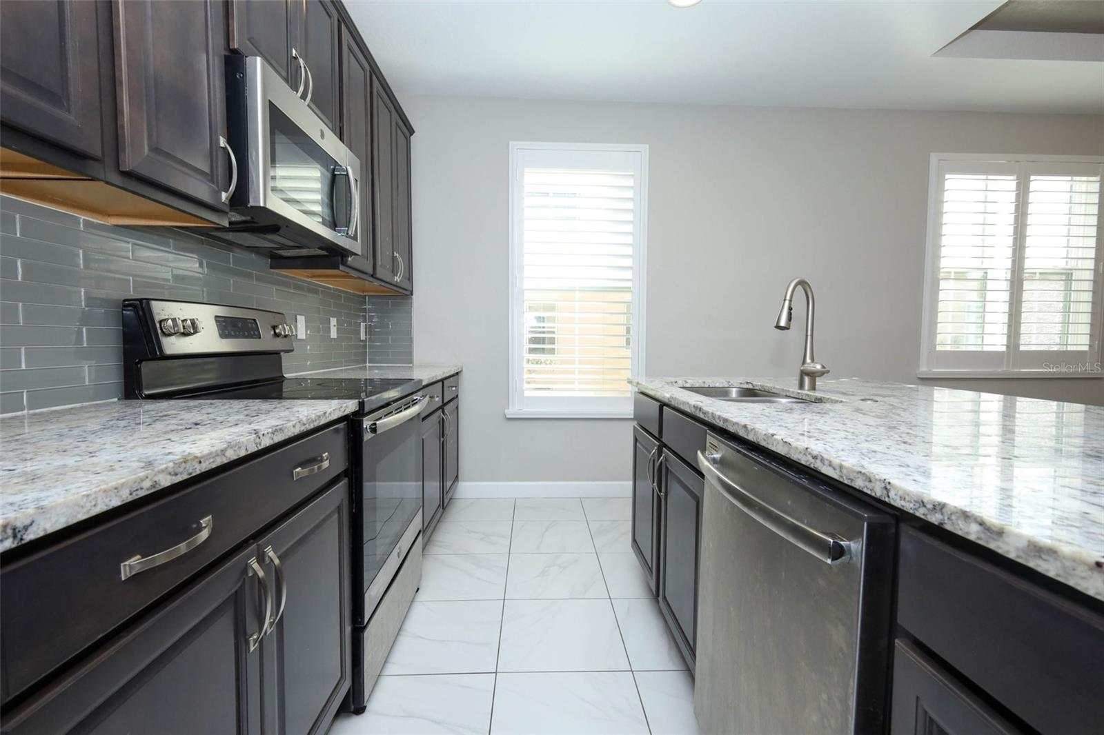 GRANDE OAKS AT HEATHROW - Residential