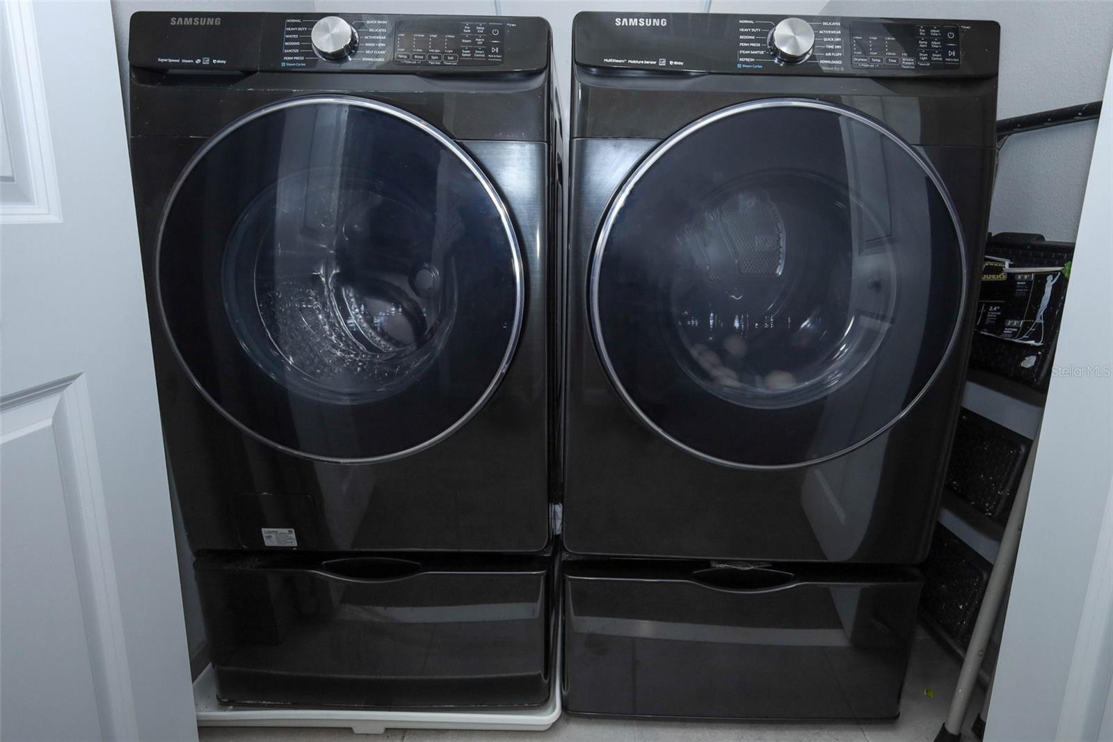 GRANDE OAKS AT HEATHROW - Residential