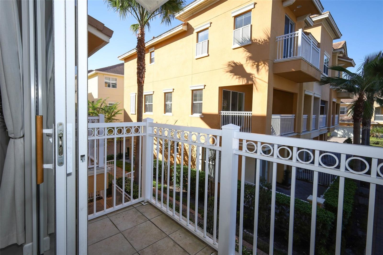 GRANDE OAKS AT HEATHROW - Residential