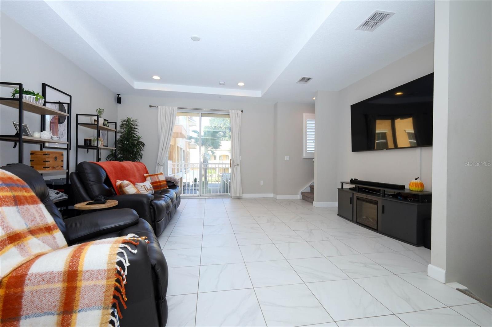 GRANDE OAKS AT HEATHROW - Residential