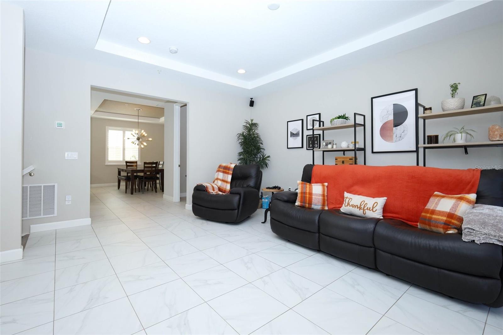 GRANDE OAKS AT HEATHROW - Residential