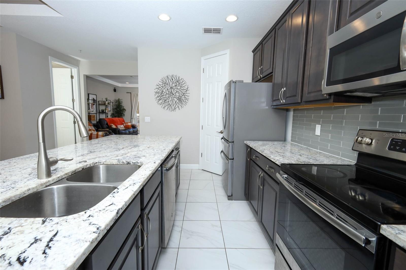 GRANDE OAKS AT HEATHROW - Residential