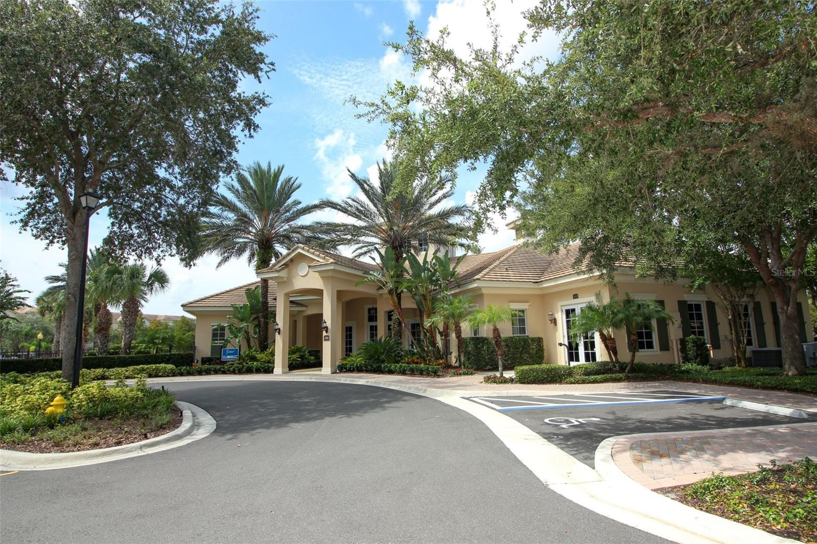 GRANDE OAKS AT HEATHROW - Residential