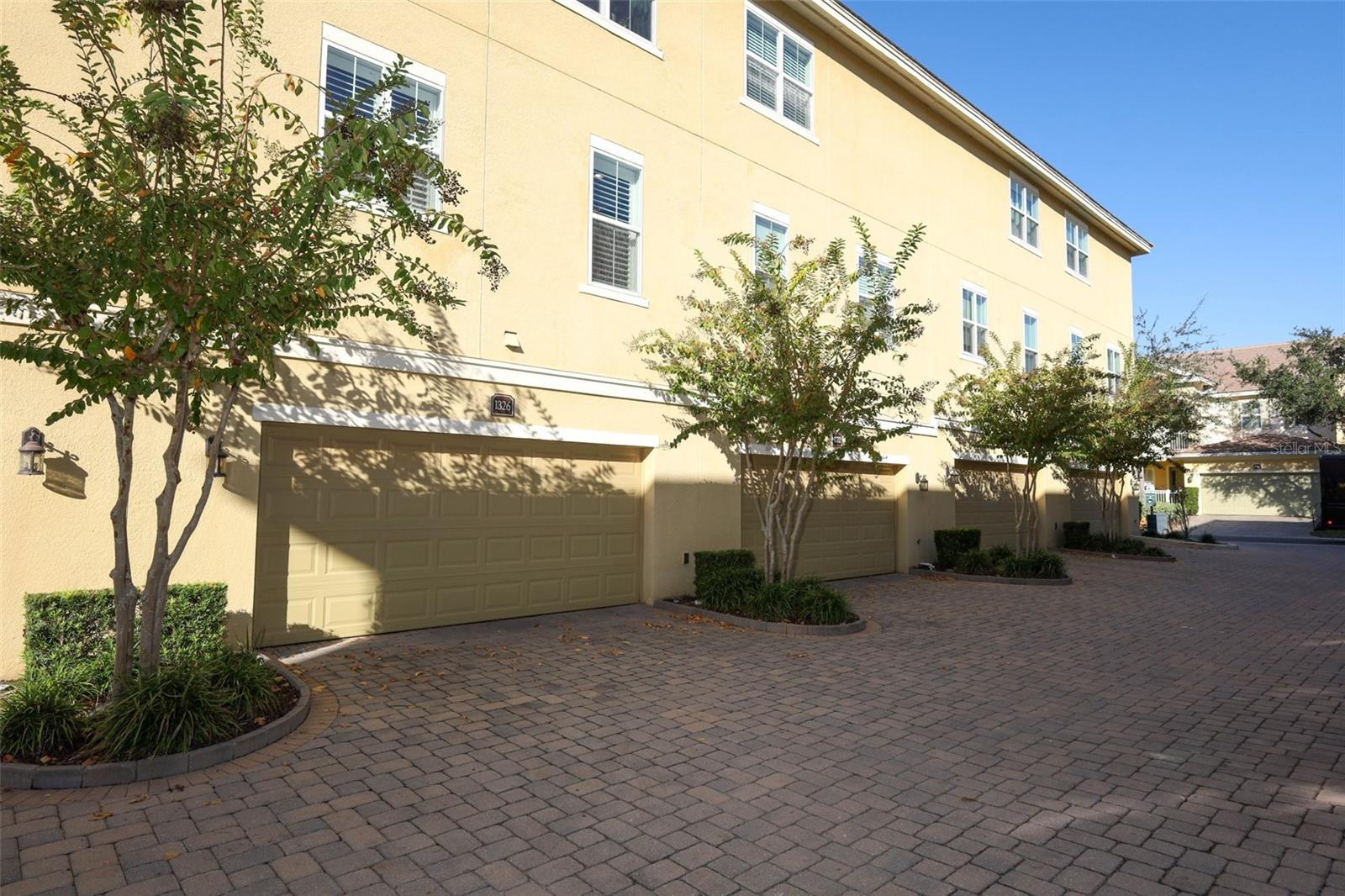 GRANDE OAKS AT HEATHROW - Residential