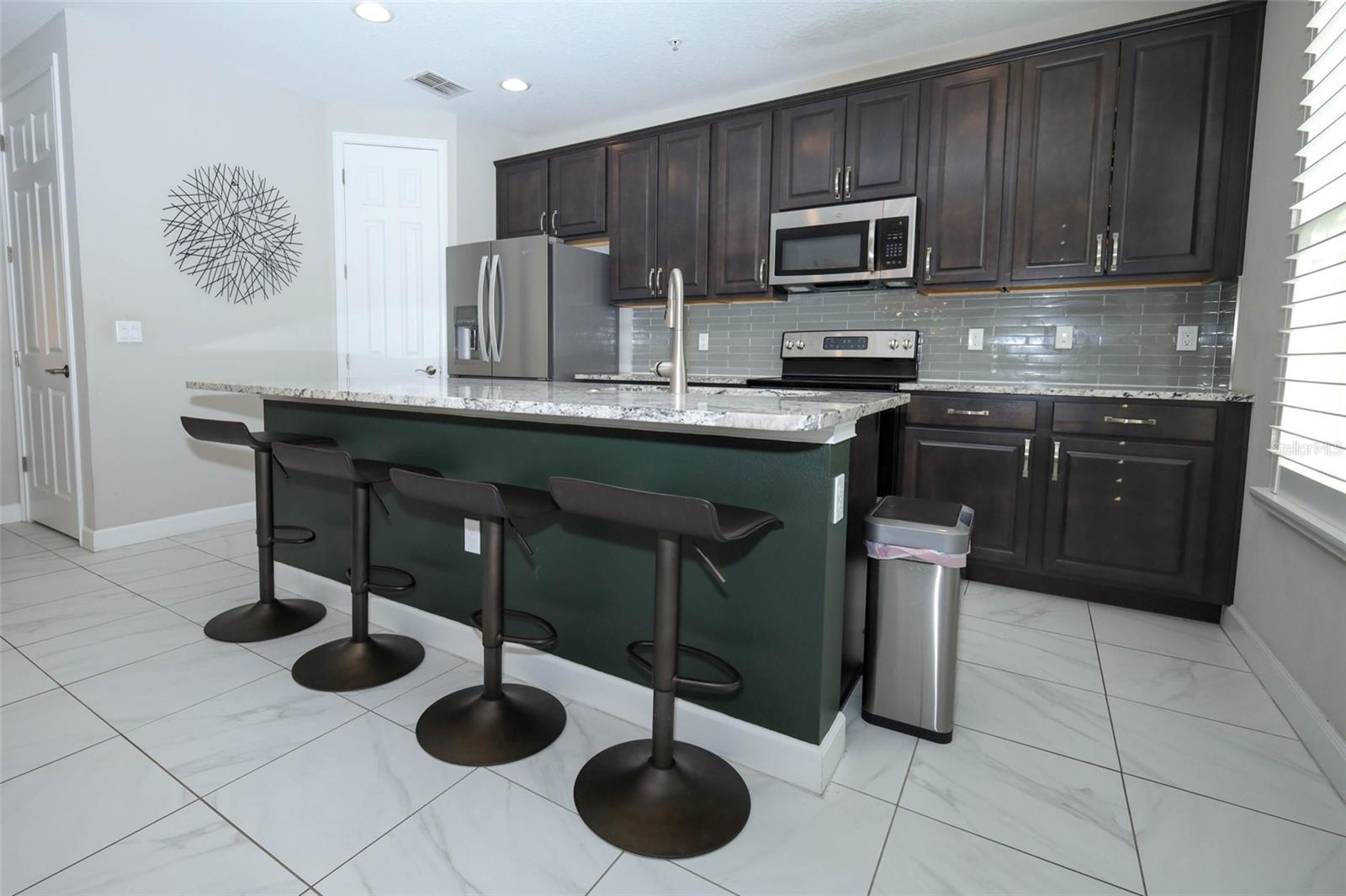 GRANDE OAKS AT HEATHROW - Residential