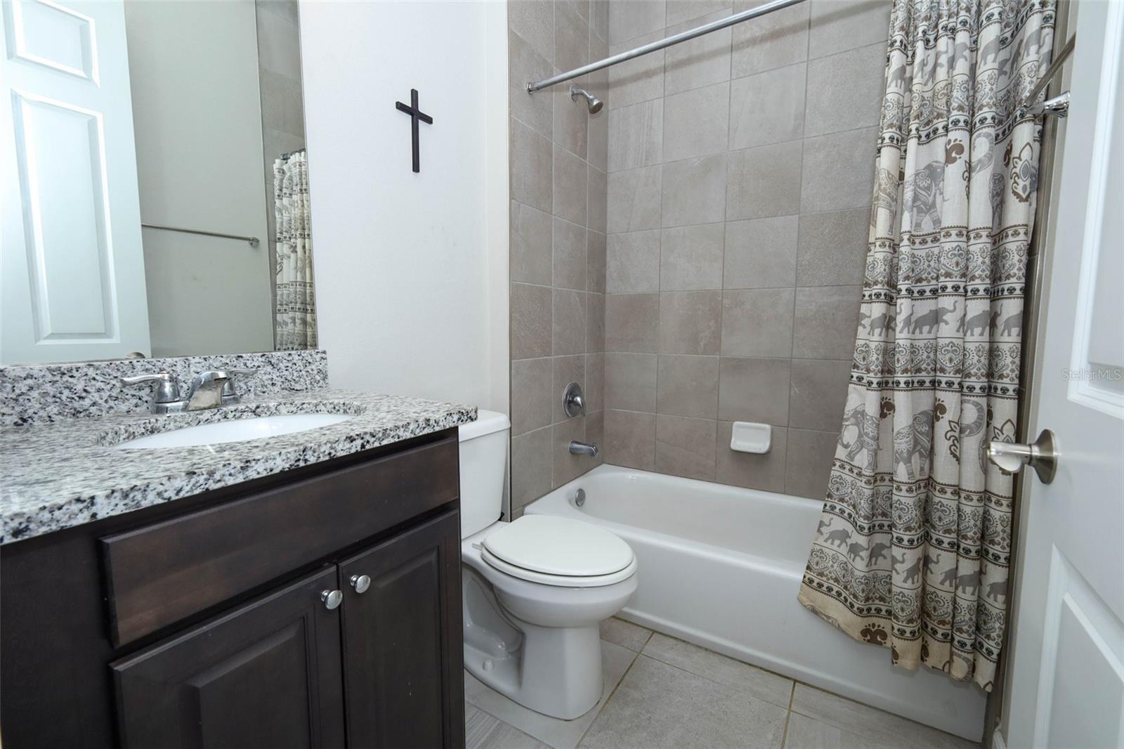 GRANDE OAKS AT HEATHROW - Residential