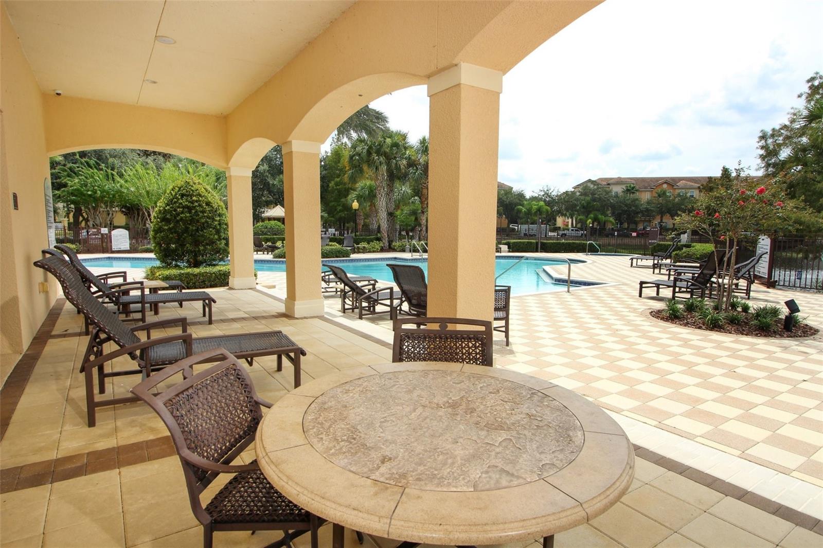 GRANDE OAKS AT HEATHROW - Residential