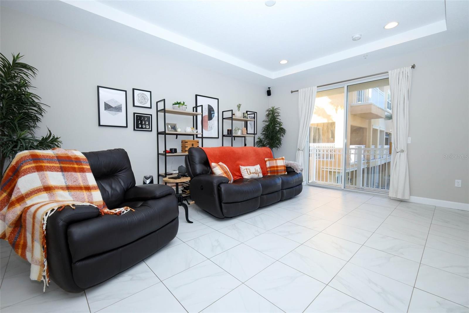 GRANDE OAKS AT HEATHROW - Residential