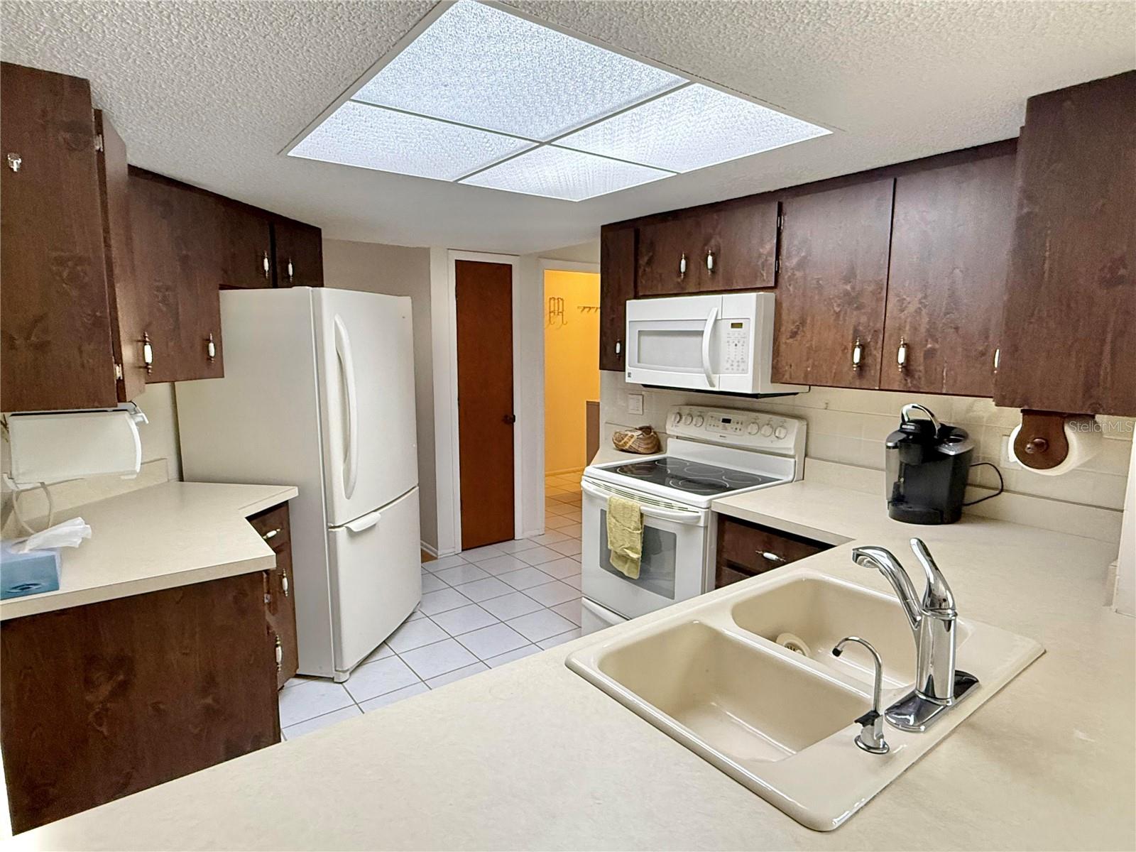 LAUREL VILLA - Residential