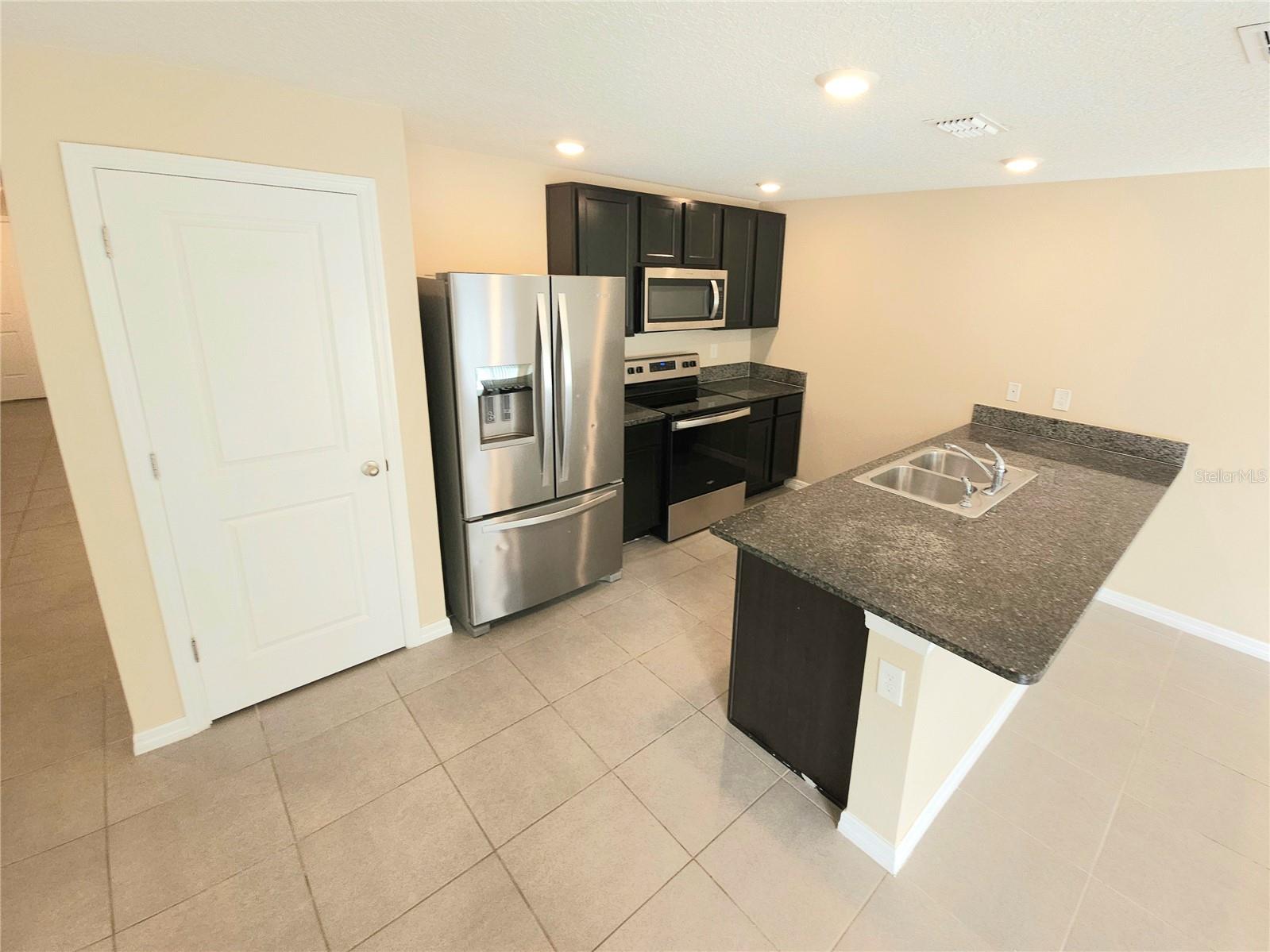 LAKE DIAMOND NORTH - Residential Lease