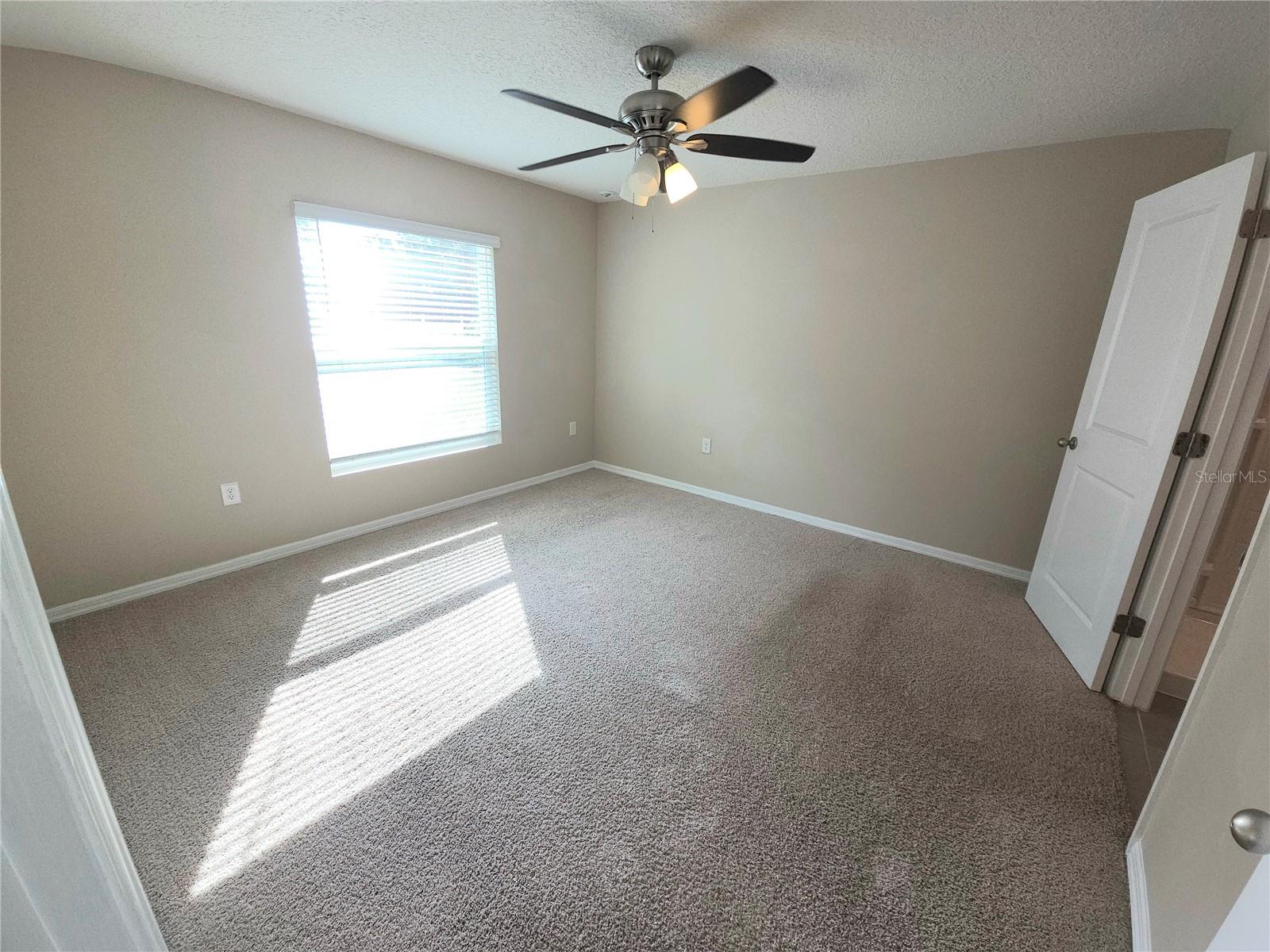 LAKE DIAMOND NORTH - Residential Lease