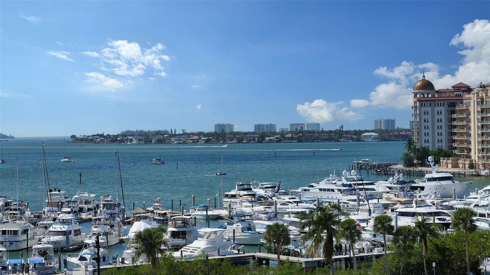 MARINA TOWER - Residential