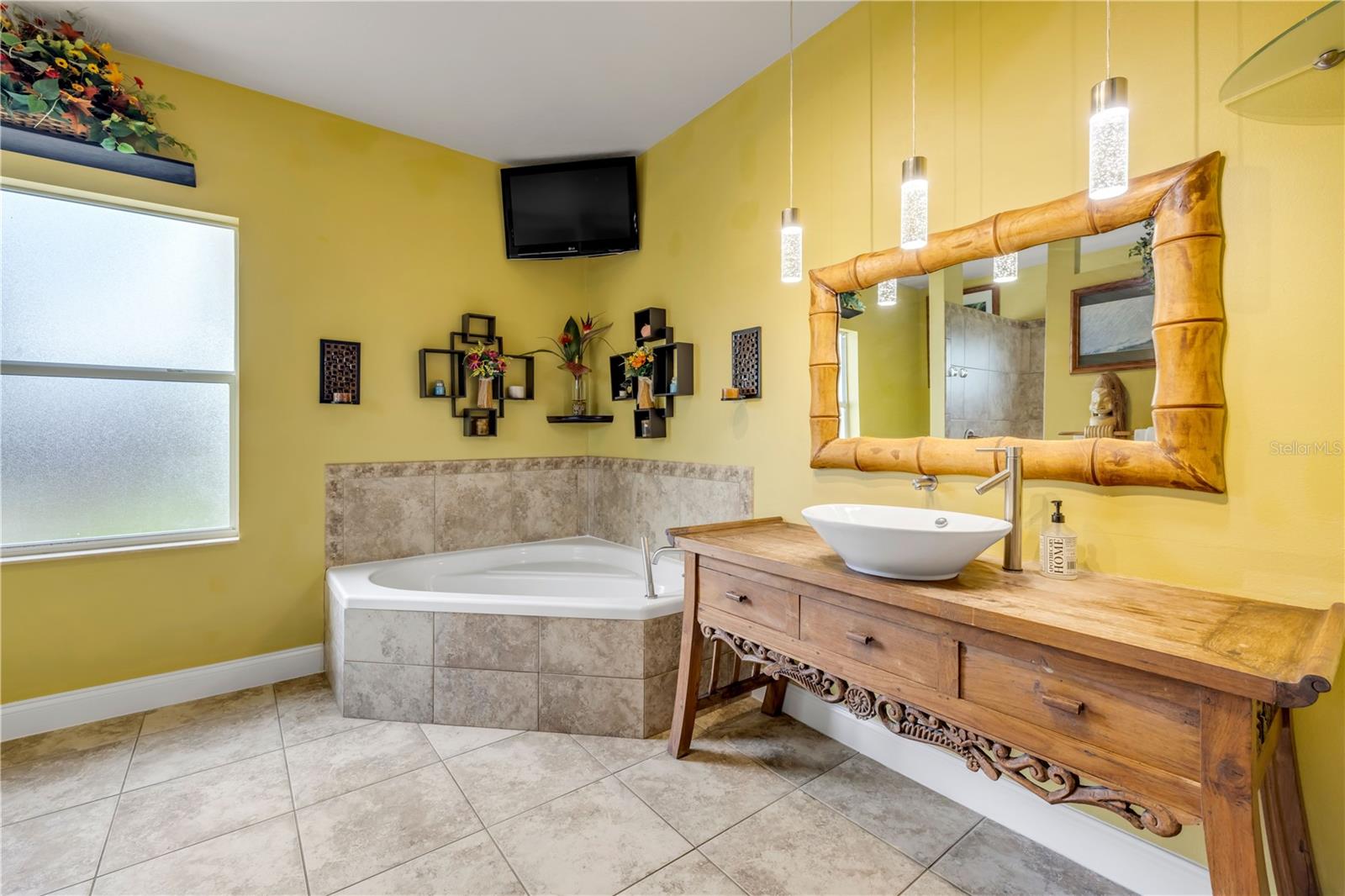 CRESTWOOD MANOR - Residential