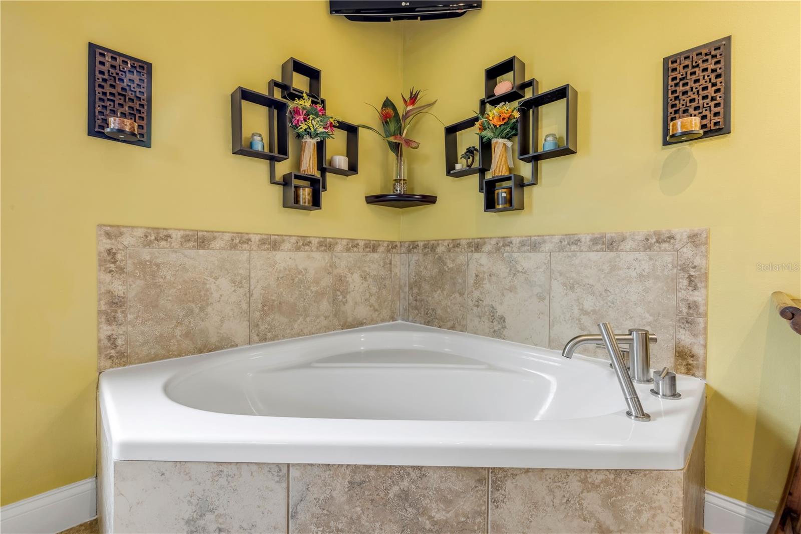 CRESTWOOD MANOR - Residential