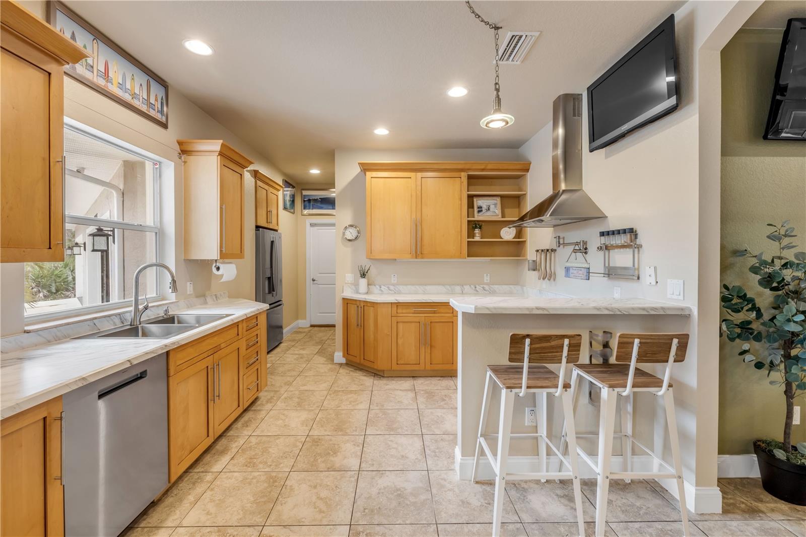 CRESTWOOD MANOR - Residential