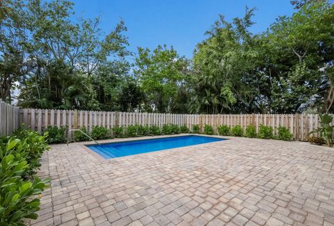 A home in LONGBOAT KEY