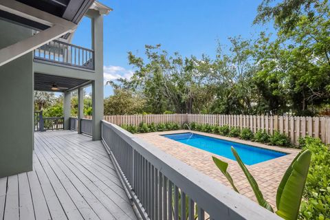 A home in LONGBOAT KEY