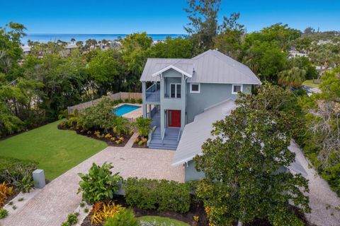 A home in LONGBOAT KEY