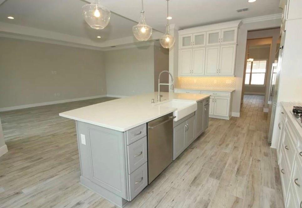 2512 DIAMOND RIDGE COURT