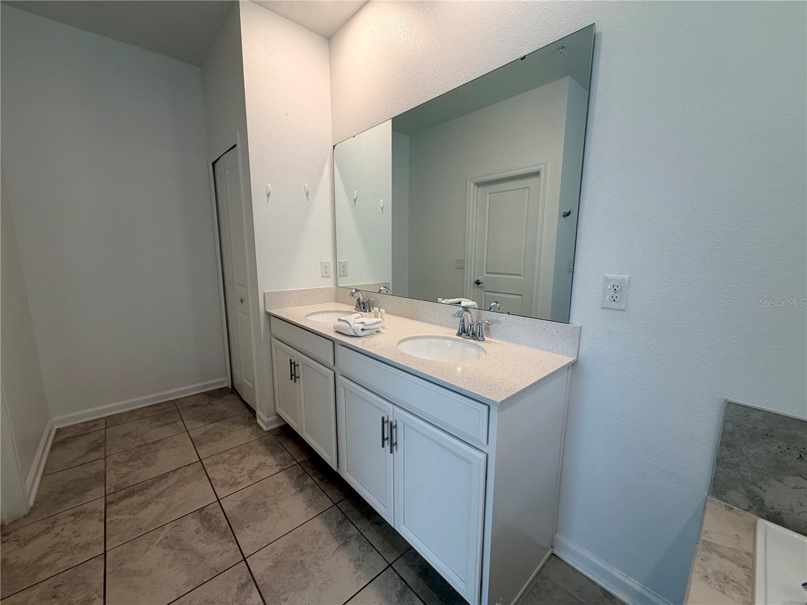 CHAMPIONSGATE CONDO 2 PH 13 & 14 - Residential