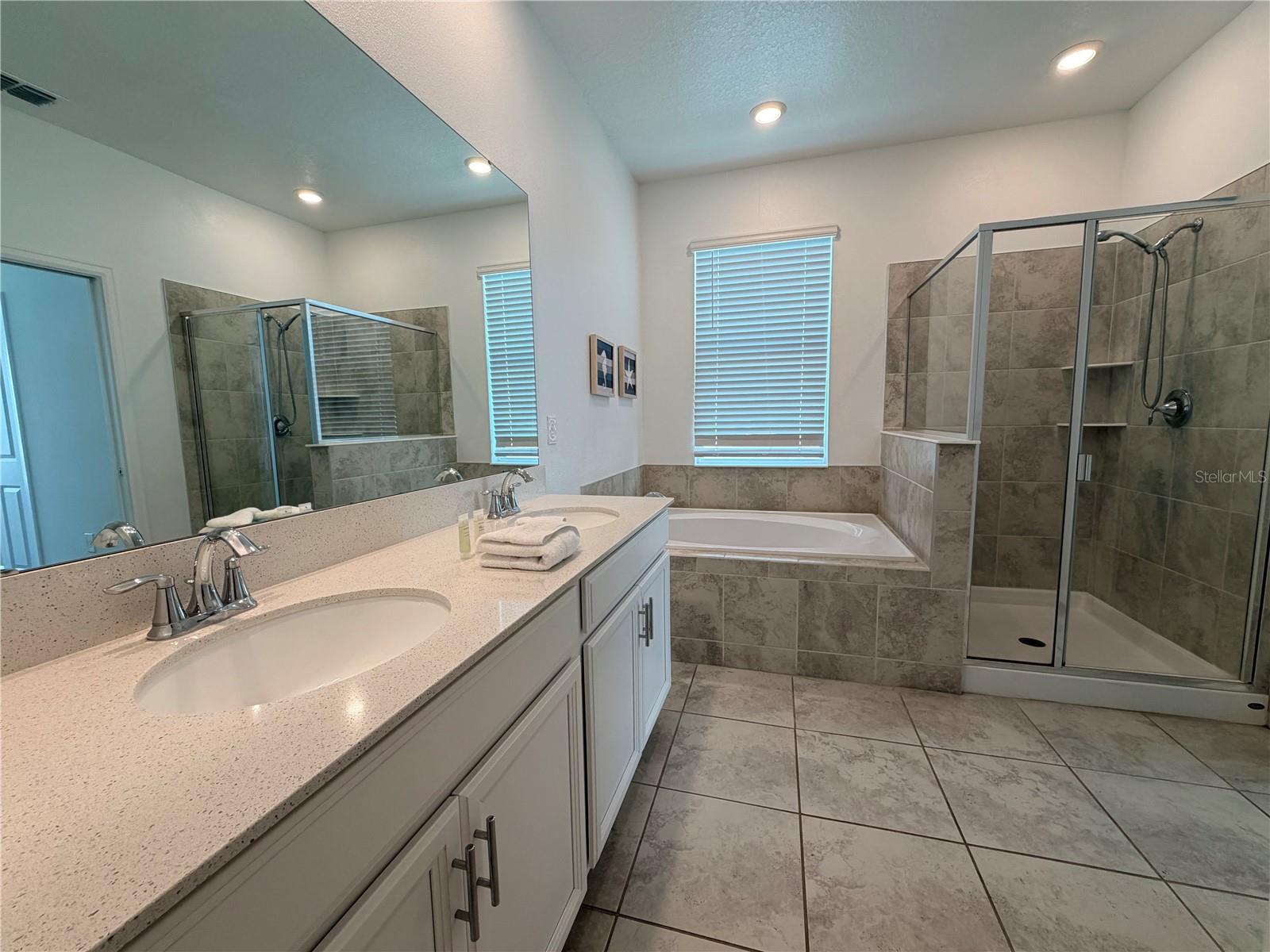 CHAMPIONSGATE CONDO 2 PH 13 & 14 - Residential