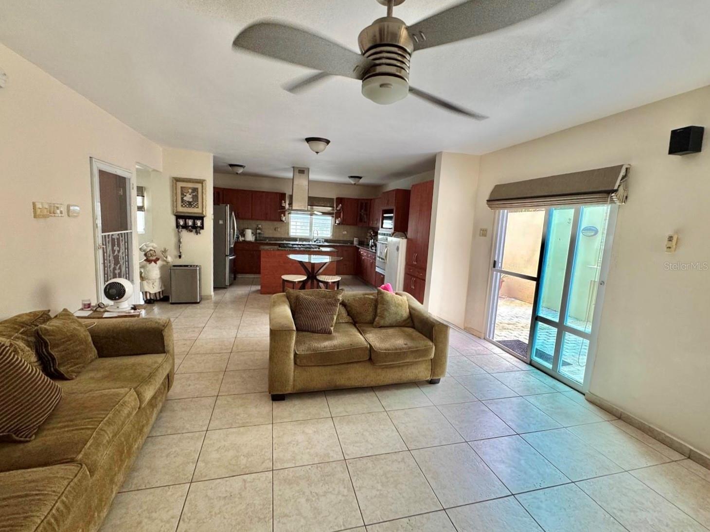 ALTURAS DE MONTE BRISAS - Residential