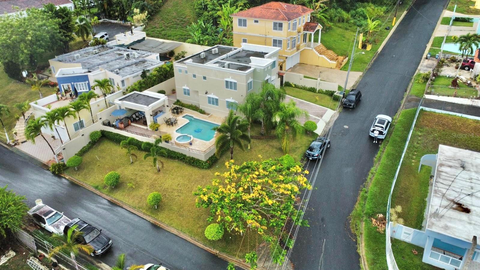 ALTURAS DE MONTE BRISAS - Residential